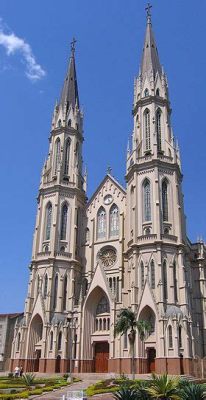  Catedral de São João Batista: Nét đẹp kiến trúc Gothic và sự huy hoàng của vàng!