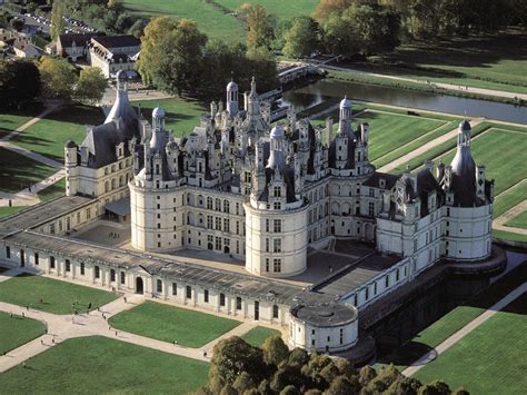 Château de Chambord: Lâu Đài tráng lệ và bí ẩn của Loir-et-Cher!