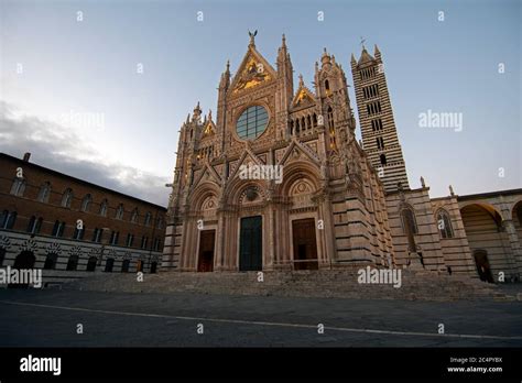 Duomo di Siena: Kiệt tác Gothic với lịch sử huy hoàng và nghệ thuật tinh tế!