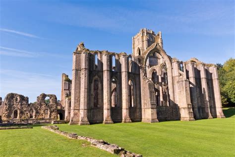 The Fountains Abbey: Một Di sản Lịch Sử Rộng Lớn và Huyền Bí!