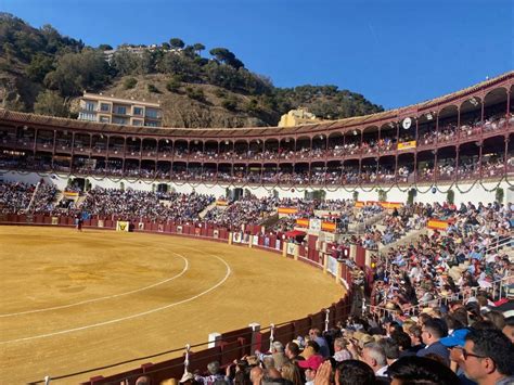  Plaza de Toros de la Malagueta:  Một Biểu Tượng Lịch Sử Thập Kỷ Cấp!