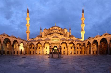  Sultanahmet Camii: Kiến trúc Ottoman hùng vĩ và lịch sử phong phú!