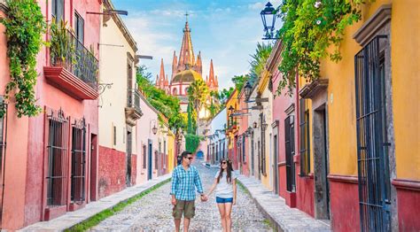 Tháp Castillo de San Miguel de Allende: Nơi Vươn Tới Thiên Đường Lịch Sử!