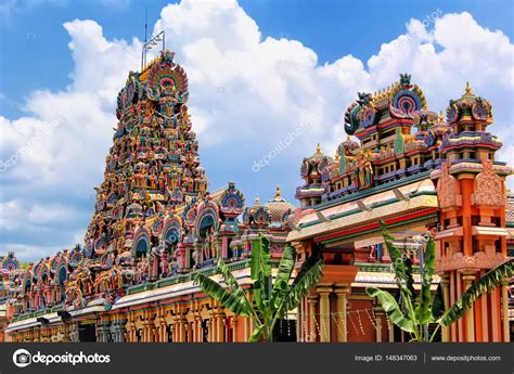  The Majestic Sri Mahamariamman Temple: A Stunning Fusion of Dravidian and Southeast Asian Architectural Styles!